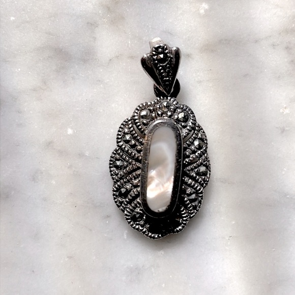Silver & opal marcasite pendant - Picture 3 of 7